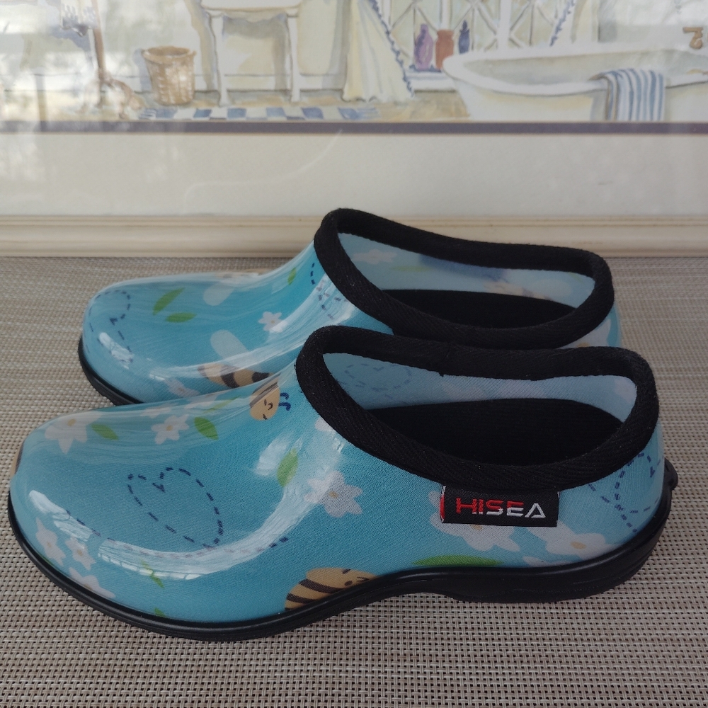 Hisea Blue Ankle-High Printed PVC Waterproof Garden Clogs. Size 6. Beautiful.